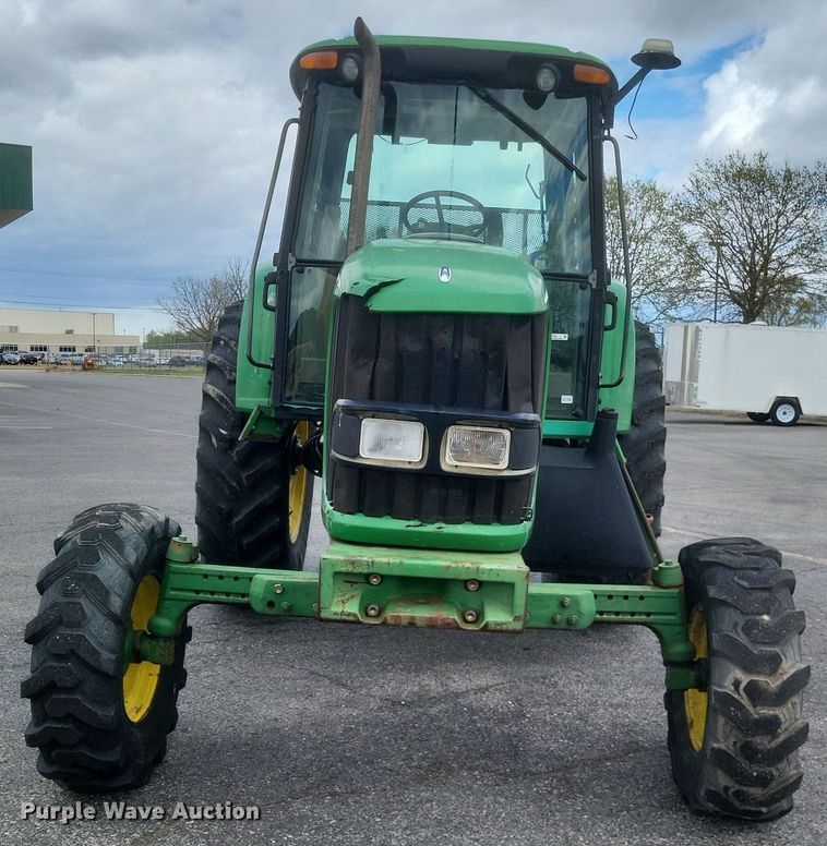 image for item EJ7889 2004 John Deere 6615 tractor