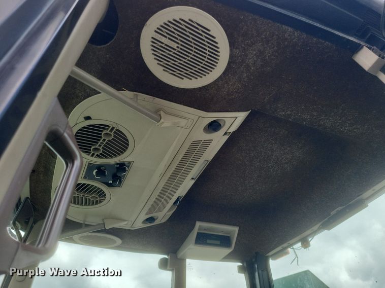 image for item EJ7889 2004 John Deere 6615 tractor