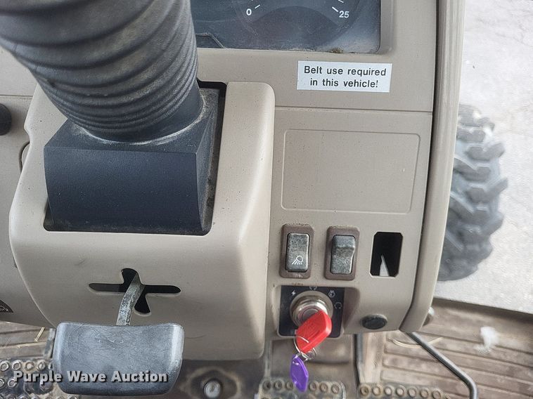 image for item EJ7889 2004 John Deere 6615 tractor