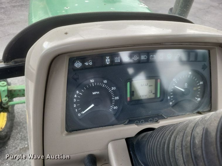 image for item EJ7889 2004 John Deere 6615 tractor