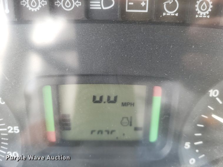 image for item EJ7889 2004 John Deere 6615 tractor