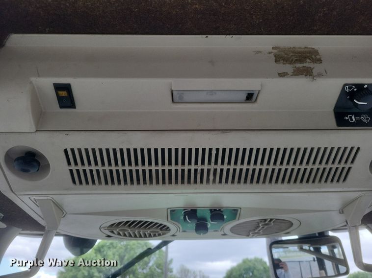 image for item EJ7889 2004 John Deere 6615 tractor