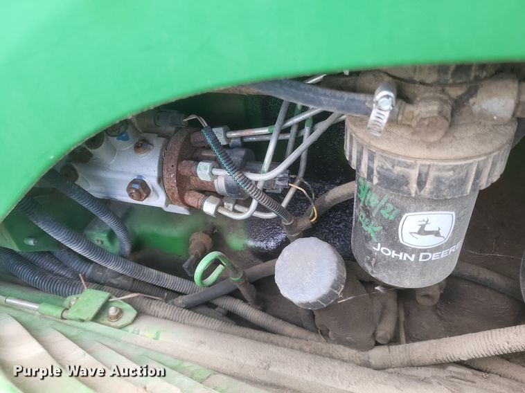 image for item EJ7889 2004 John Deere 6615 tractor