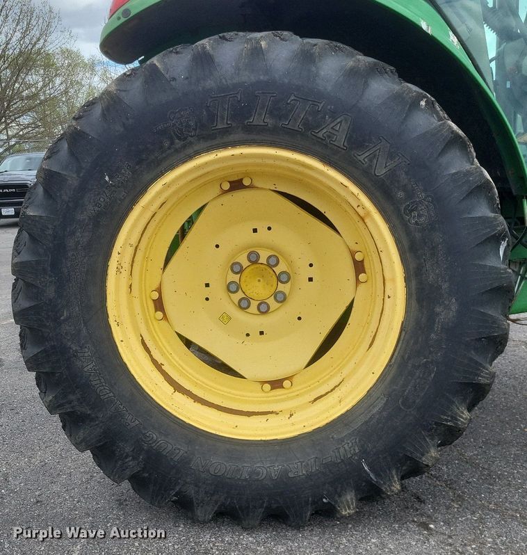 image for item EJ7889 2004 John Deere 6615 tractor