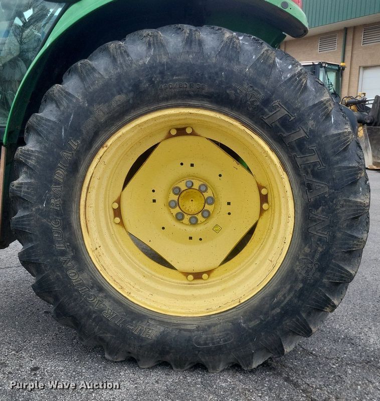 image for item EJ7889 2004 John Deere 6615 tractor