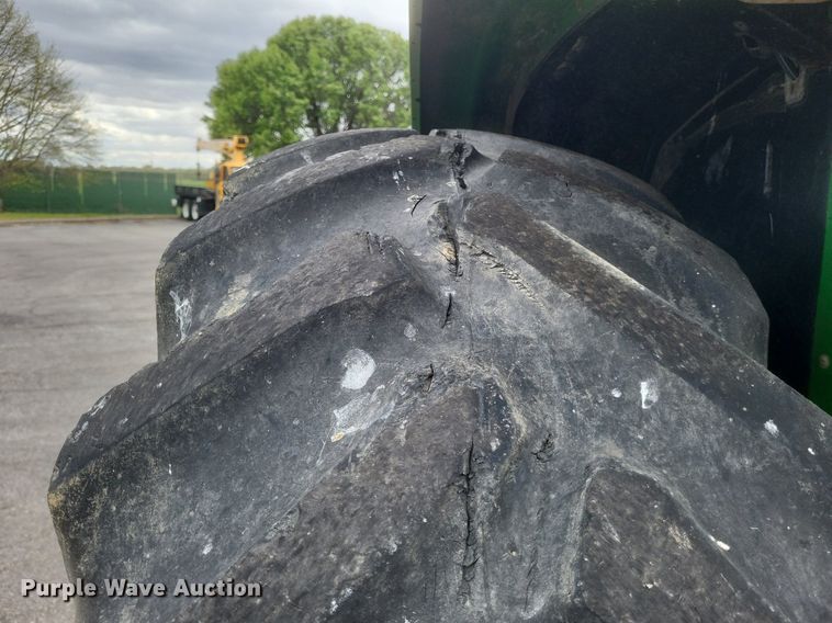 image for item EJ7889 2004 John Deere 6615 tractor