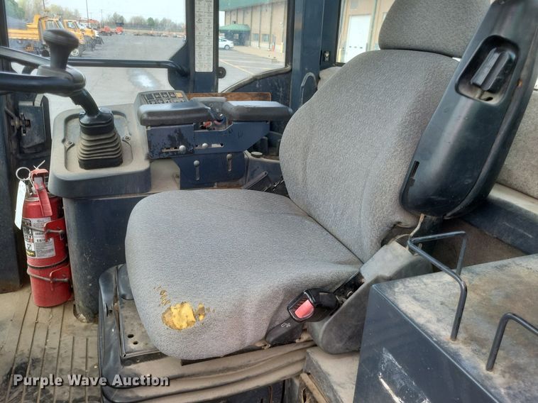 image for item EJ7893 2007 John Deere   444J  wheel loader