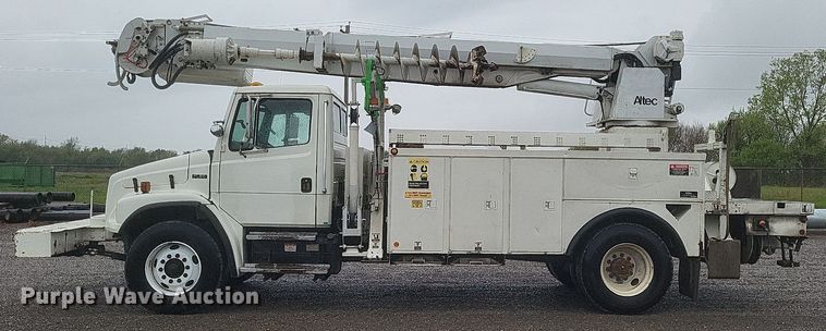 image for item EJ7895 2002 Freightliner  FL80 digger derrick truck