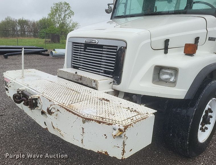 image for item EJ7895 2002 Freightliner  FL80 digger derrick truck