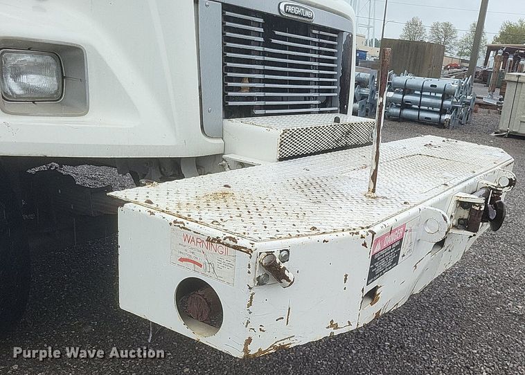 image for item EJ7895 2002 Freightliner  FL80 digger derrick truck