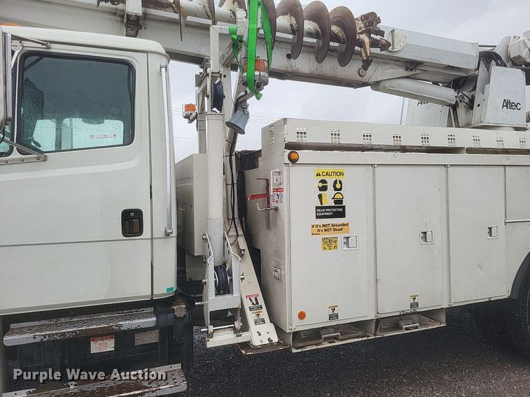 image for item EJ7895 2002 Freightliner  FL80 digger derrick truck