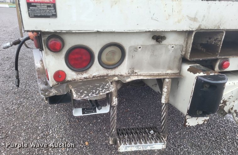 image for item EJ7895 2002 Freightliner  FL80 digger derrick truck