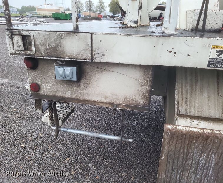 image for item EJ7895 2002 Freightliner  FL80 digger derrick truck