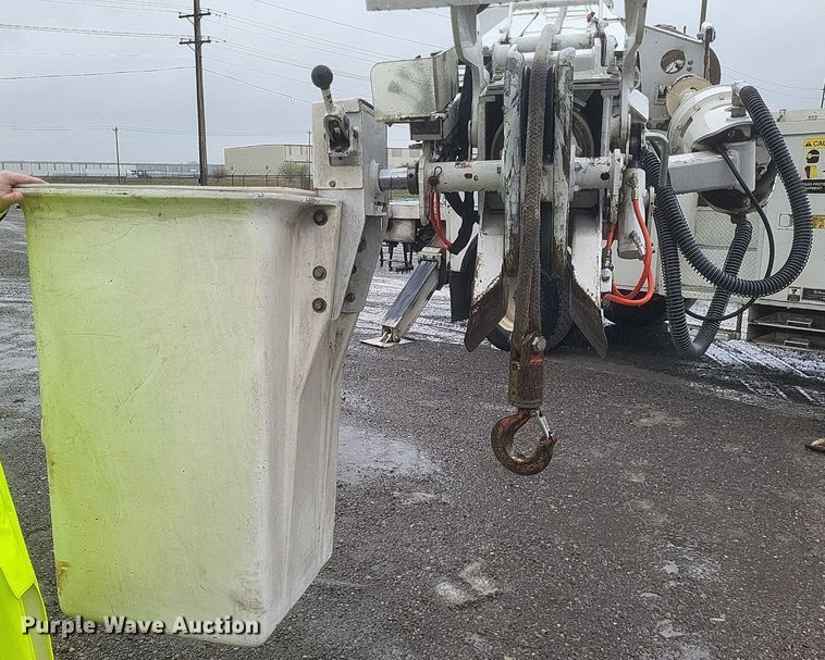 image for item EJ7895 2002 Freightliner  FL80 digger derrick truck