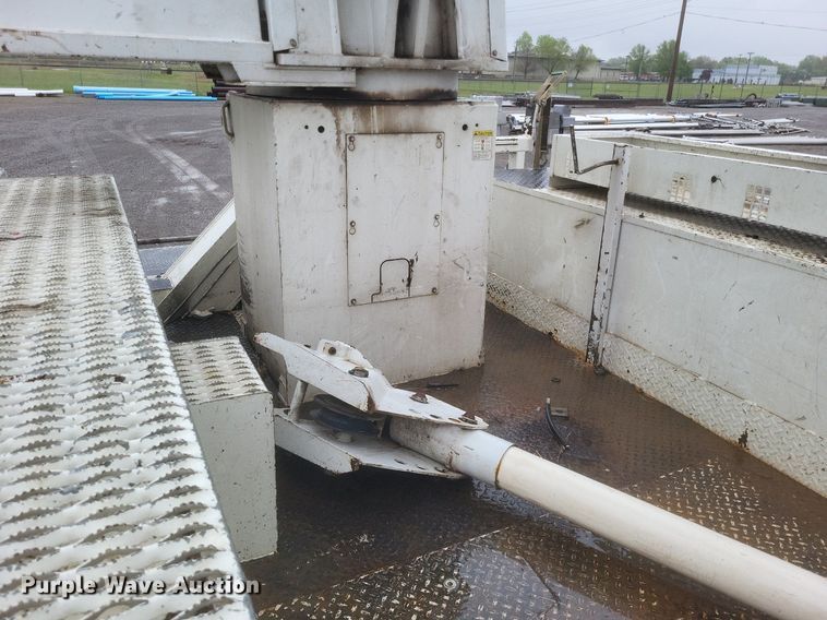 image for item EJ7895 2002 Freightliner  FL80 digger derrick truck