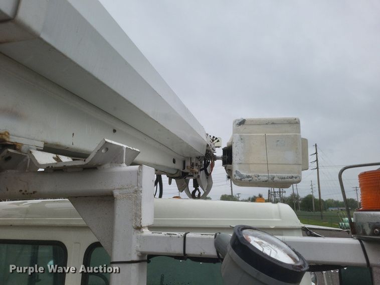 image for item EJ7895 2002 Freightliner  FL80 digger derrick truck