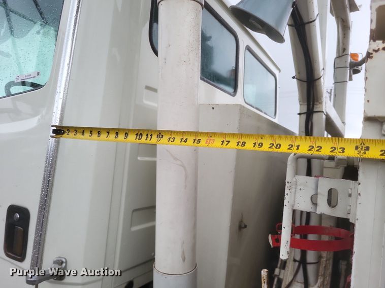 image for item EJ7895 2002 Freightliner  FL80 digger derrick truck