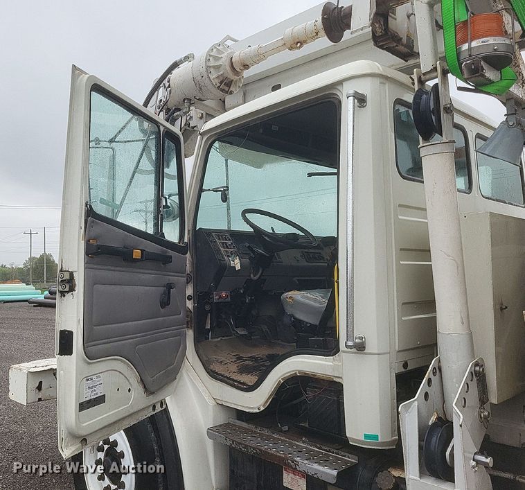 image for item EJ7895 2002 Freightliner  FL80 digger derrick truck