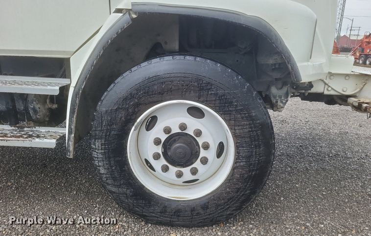 image for item EJ7895 2002 Freightliner  FL80 digger derrick truck