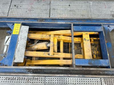 image for item EK4351 2002 Car-O-Liner frame machine 