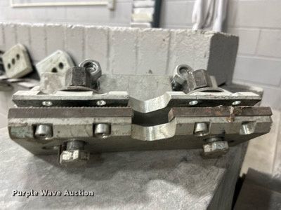 image for item EK4351 2002 Car-O-Liner frame machine 