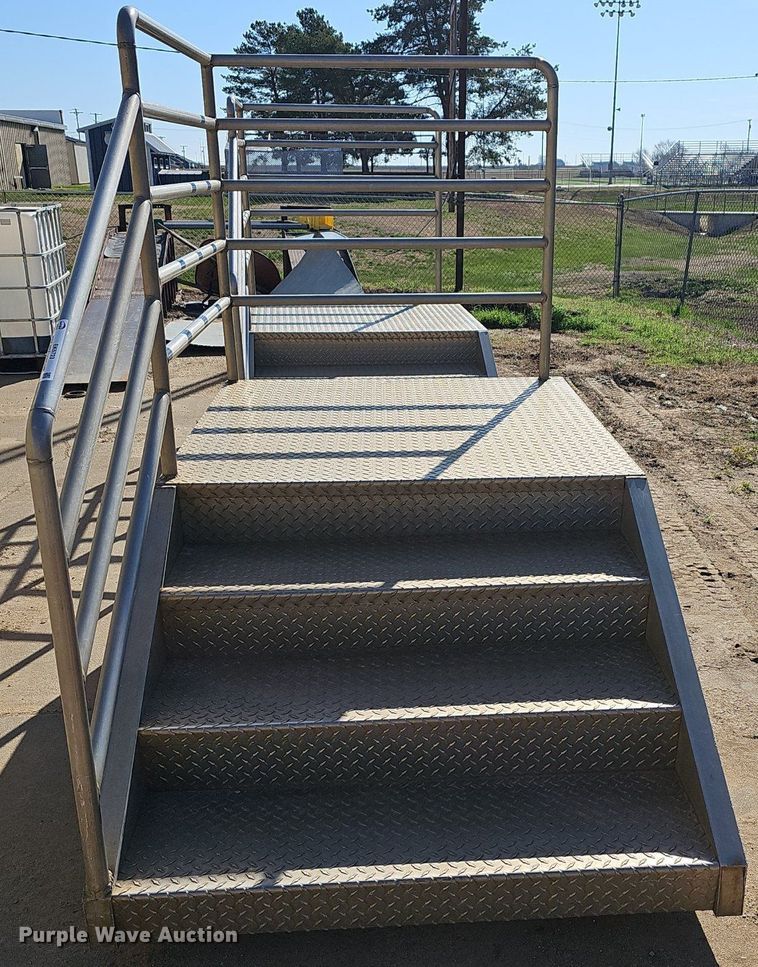 image for item EK5723 (2) metal steps