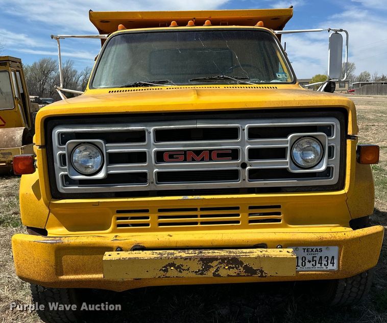 image for item IB9372 1988 GMC dump truck
