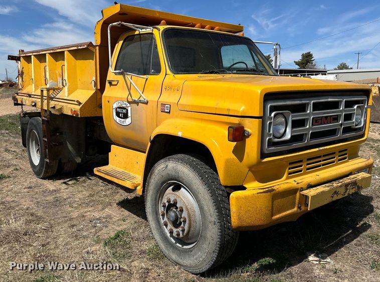 image for item IB9372 1988 GMC dump truck