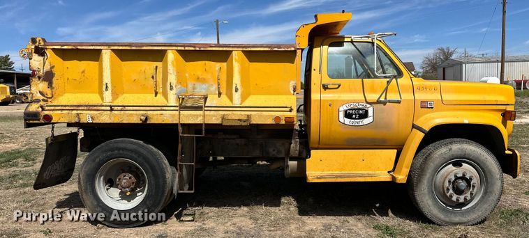 image for item IB9372 1988 GMC dump truck