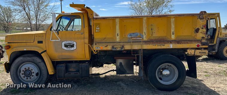 image for item IB9372 1988 GMC dump truck