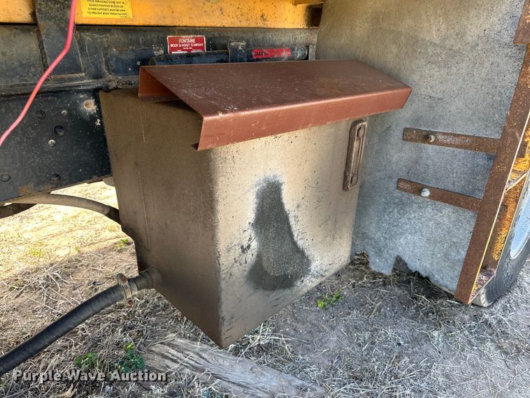 image for item IB9372 1988 GMC dump truck