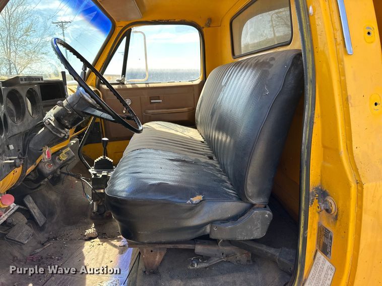 image for item IB9372 1988 GMC dump truck