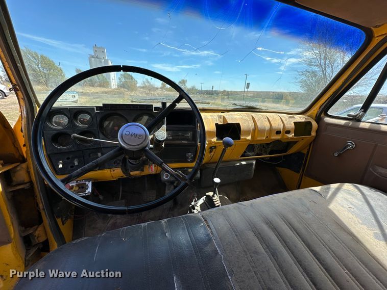 image for item IB9372 1988 GMC dump truck