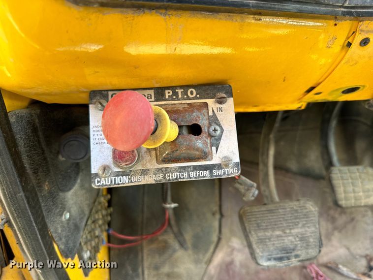 image for item IB9372 1988 GMC dump truck