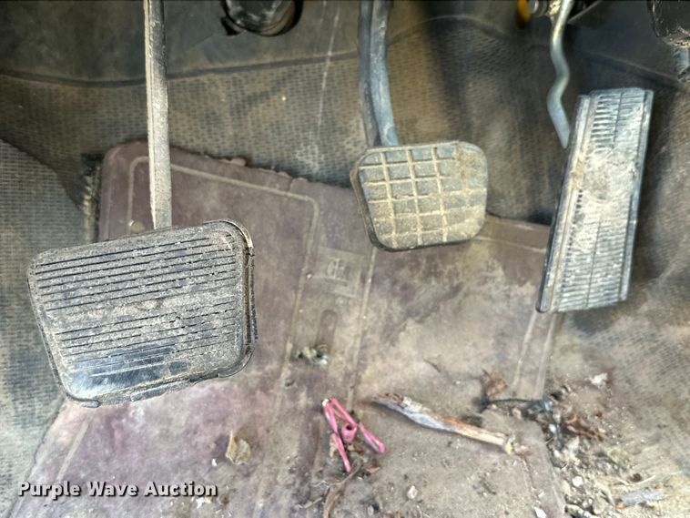 image for item IB9372 1988 GMC dump truck