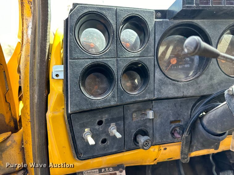 image for item IB9372 1988 GMC dump truck