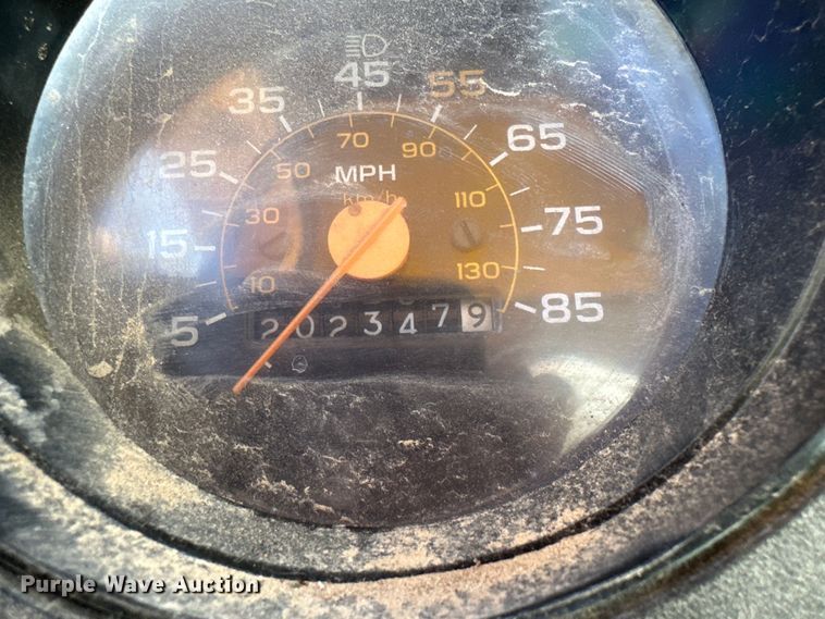 image for item IB9372 1988 GMC dump truck