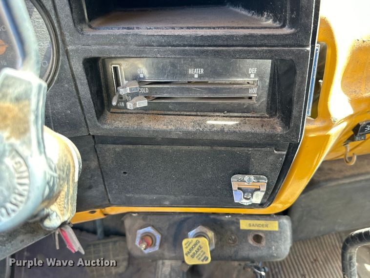 image for item IB9372 1988 GMC dump truck