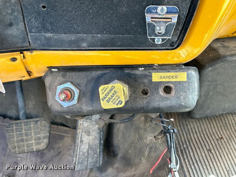 image for item IB9372 1988 GMC dump truck