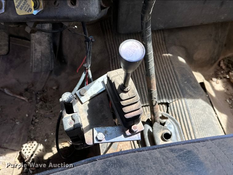 image for item IB9372 1988 GMC dump truck