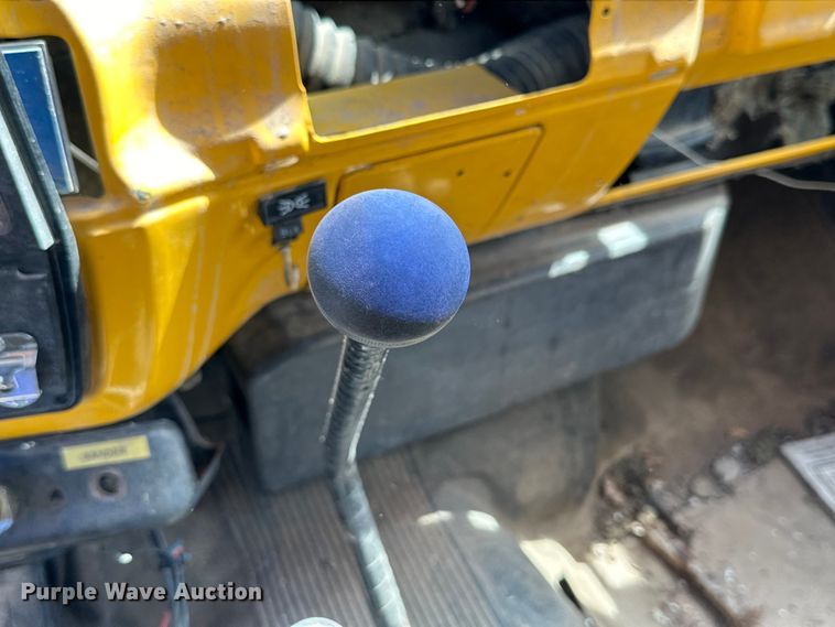 image for item IB9372 1988 GMC dump truck