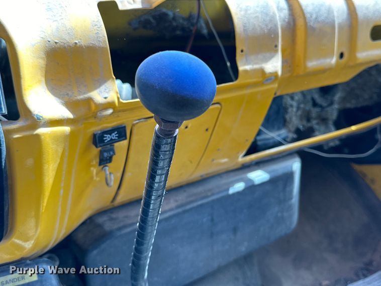 image for item IB9372 1988 GMC dump truck