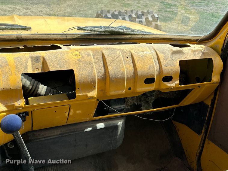 image for item IB9372 1988 GMC dump truck