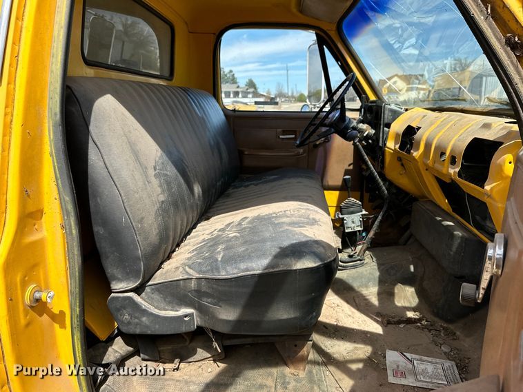 image for item IB9372 1988 GMC dump truck