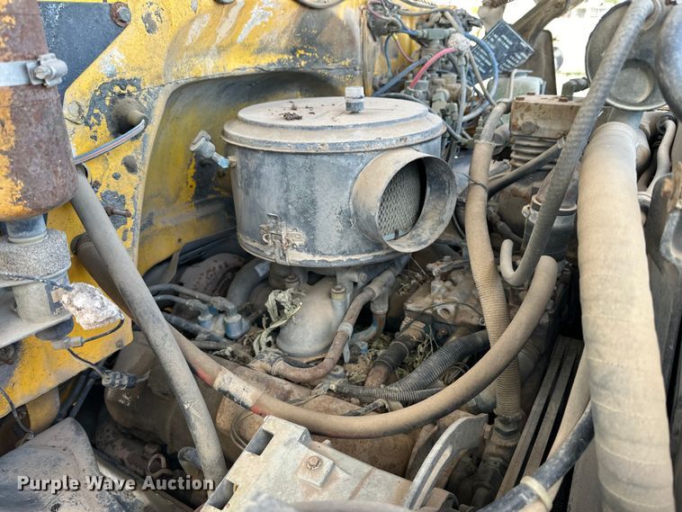 image for item IB9372 1988 GMC dump truck