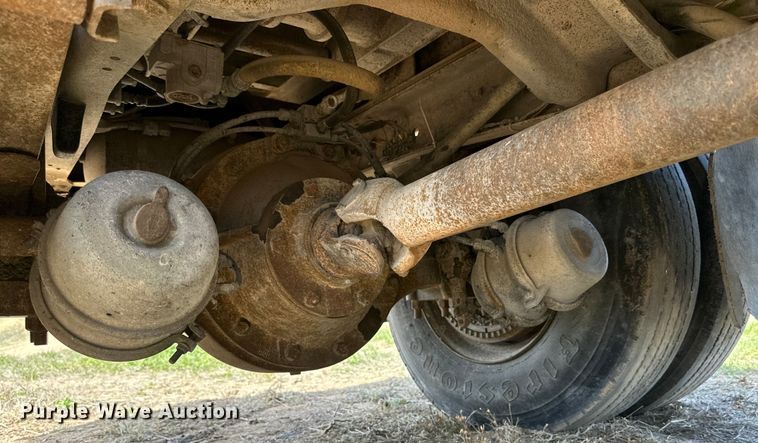 image for item IB9372 1988 GMC dump truck