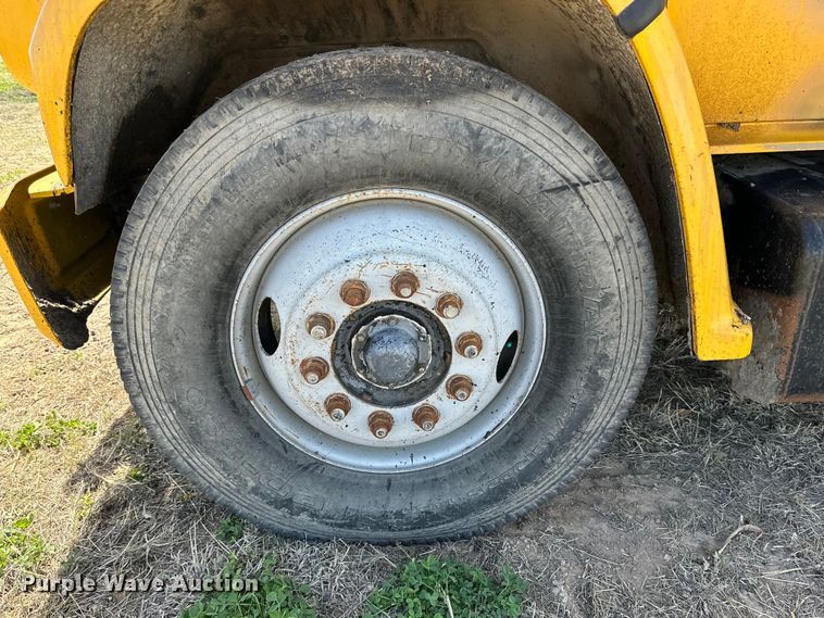 image for item IB9372 1988 GMC dump truck