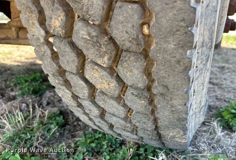 image for item IB9372 1988 GMC dump truck