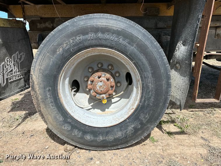 image for item IB9372 1988 GMC dump truck