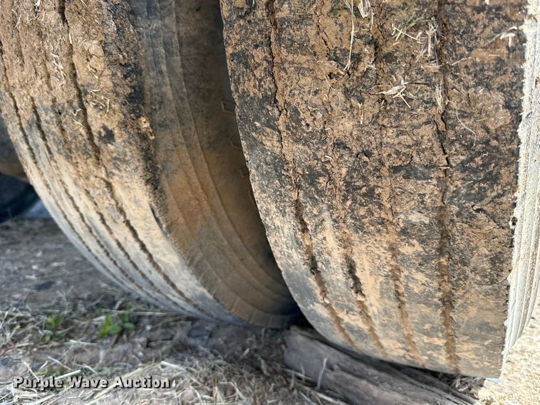 image for item IB9372 1988 GMC dump truck